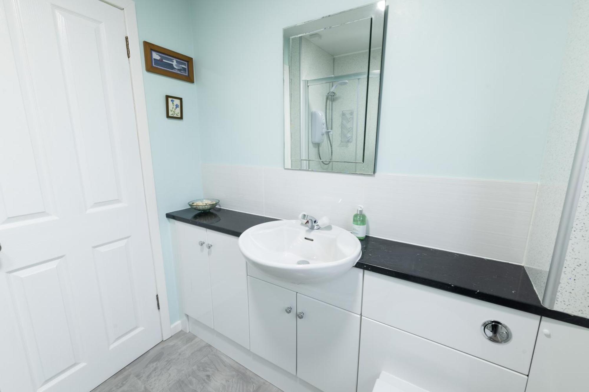 Stouts Court Apartment Леруик Екстериор снимка